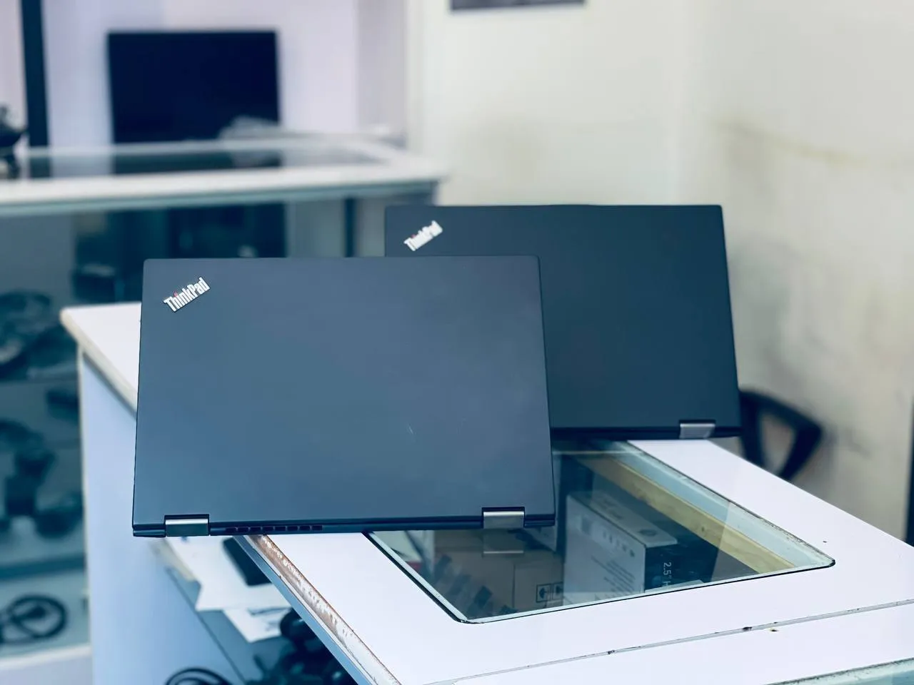 Lenovo ThinkPad X380 Yoga Laptop – photo 4