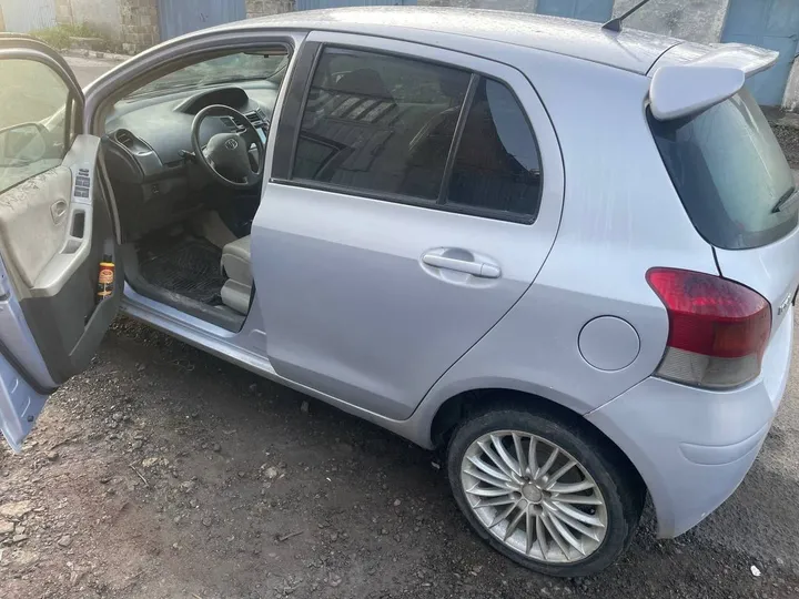 Toyota Yaris Compact 2008 Automatic – photo 3