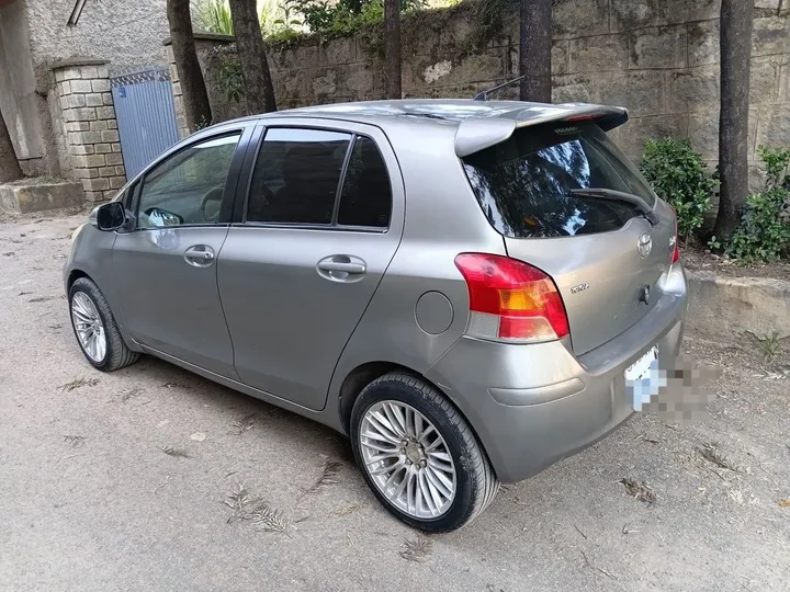 Toyota Yaris Compact 2010 – photo 3