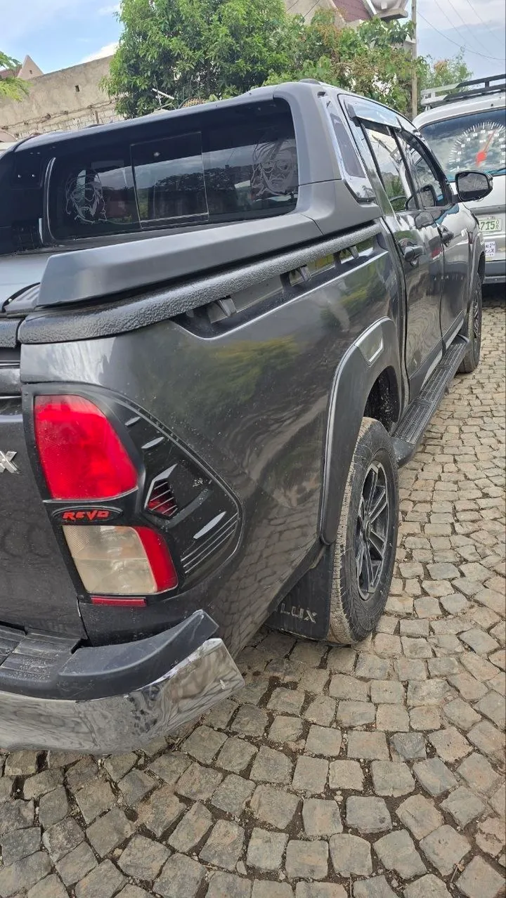 Toyota Hilux Revo Double Cab 2018 – photo 4