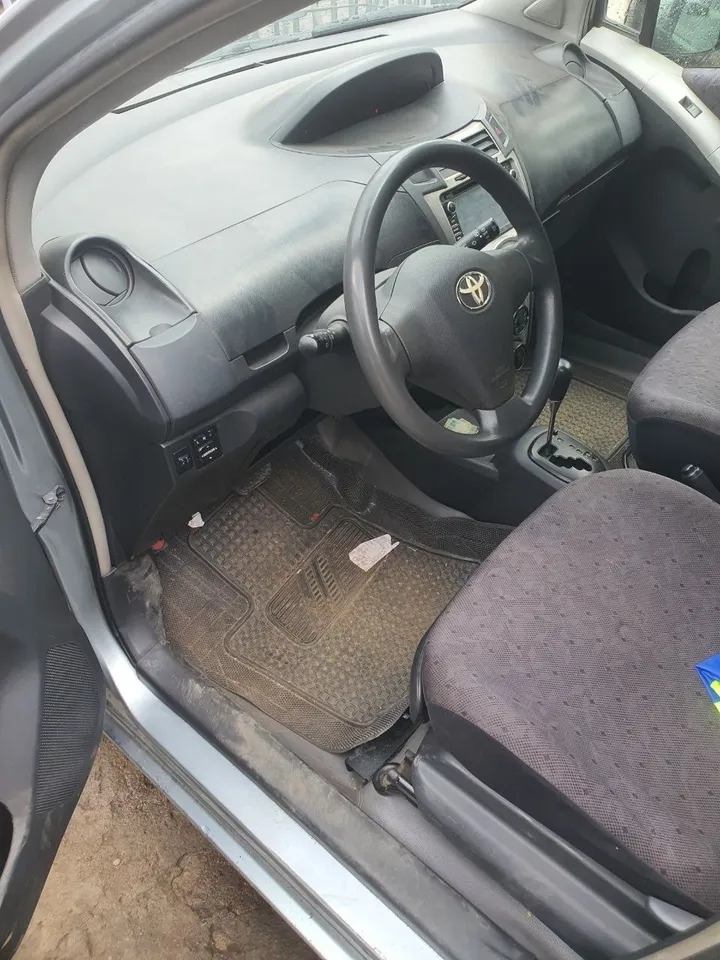 Toyota Hatchback Model 2010 – photo 4