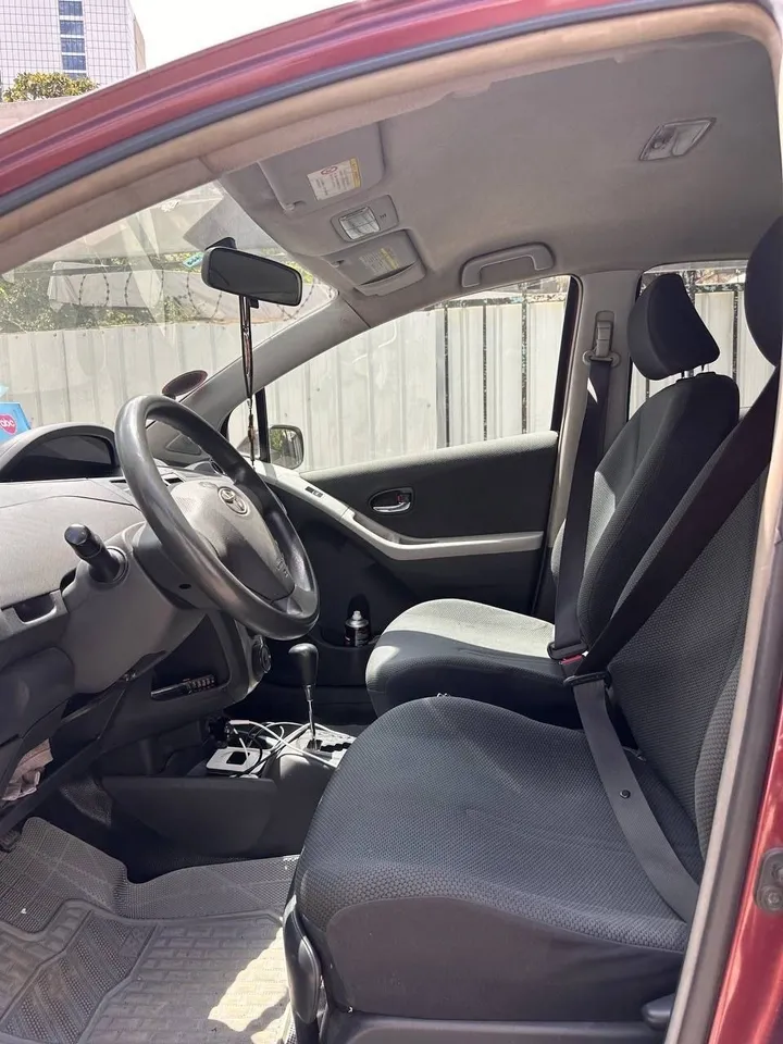 2010 Toyota Yaris Compact – photo 5