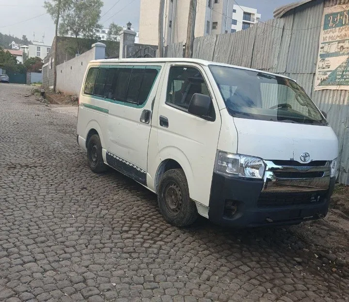 Toyota Abadulla 2011 Van – photo 4
