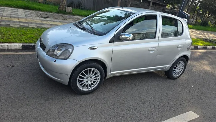 Toyota Vitz 2000 Automatic 1.0L – photo 4