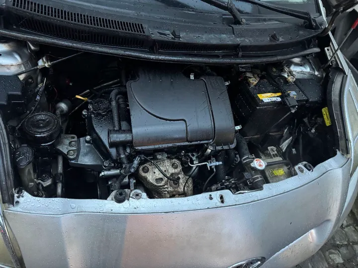 Toyota Yaris Compact 2009 Automatic – photo 5