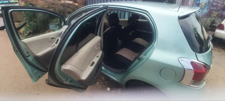 Toyota Yaris Compact 2009 – photo 9