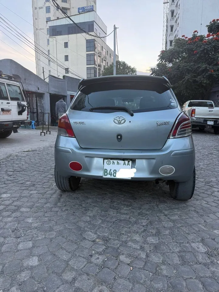 Toyota Compact 2010 Automatic – photo 6