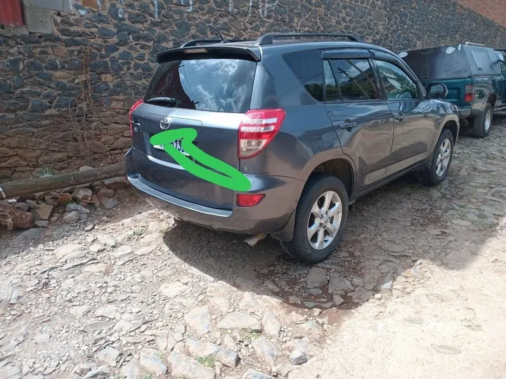 2011 Toyota RAV4 Automatic – photo 3