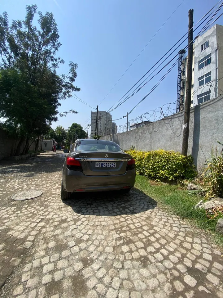 Suzuki Dzire 2021 Automatic – photo 5