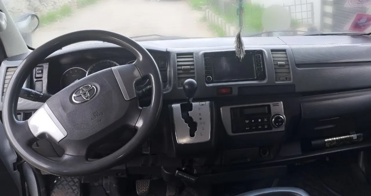 Toyota HiAce Super GL 2017 – photo 5