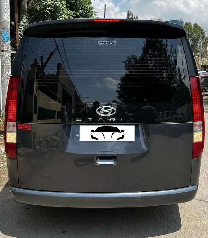 Hyundai Staria 2023 Automatic – photo 8