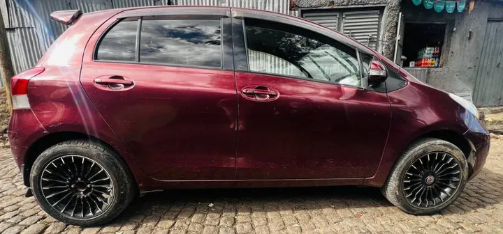 2010 Toyota Yaris Compact – photo 3