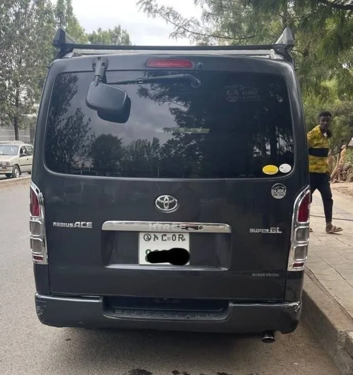 Toyota Hiace 2008 Automatic Diesel – photo 3