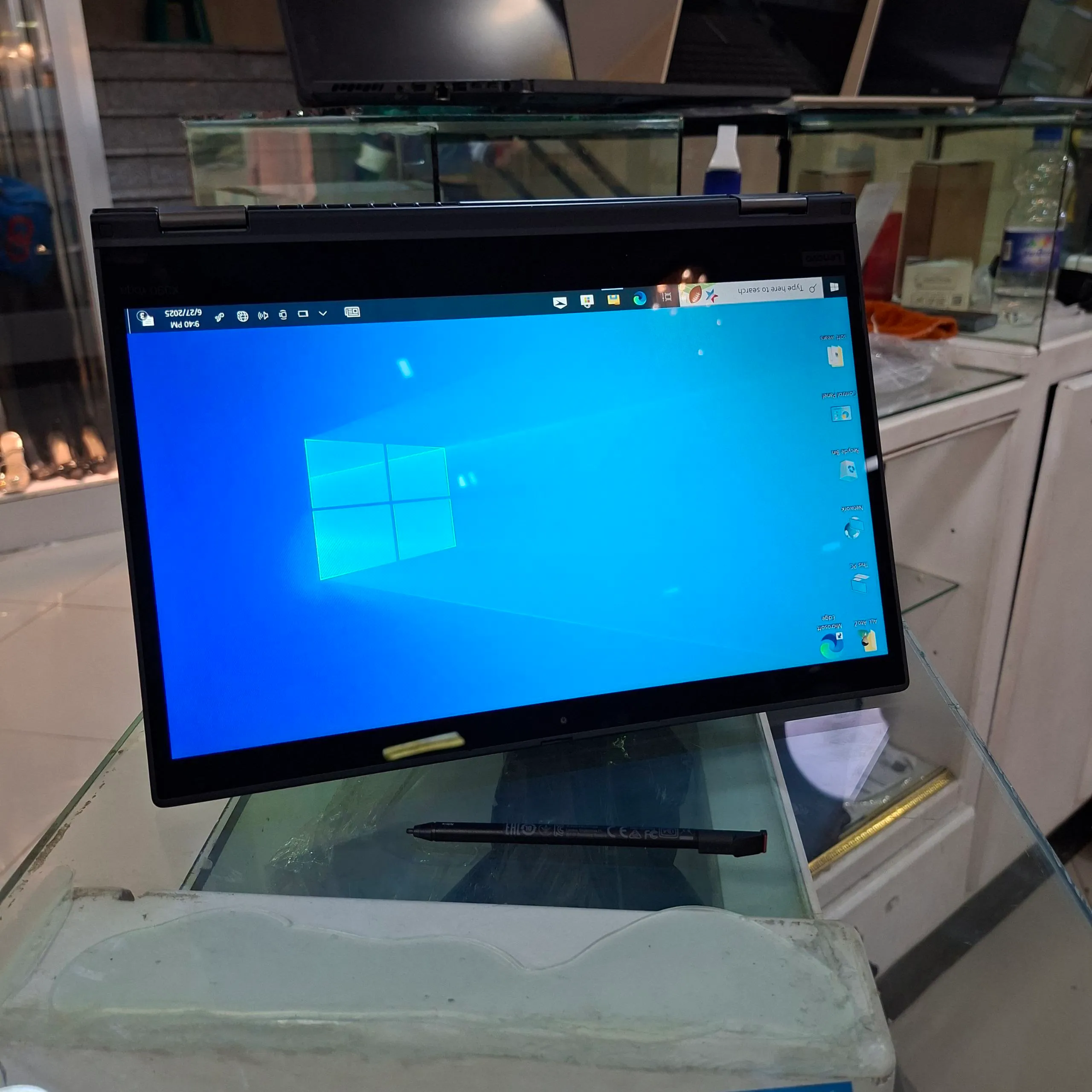 Lenovo ThinkPad Yoga X390 Laptop – photo 4