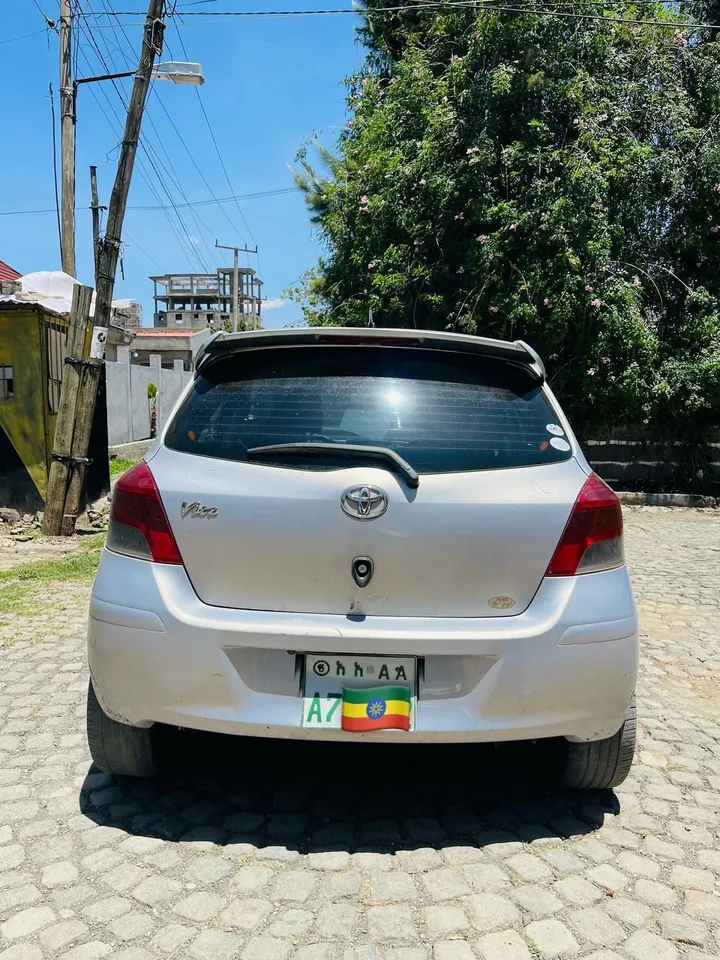Toyota Yaris Compact 2010 – photo 4