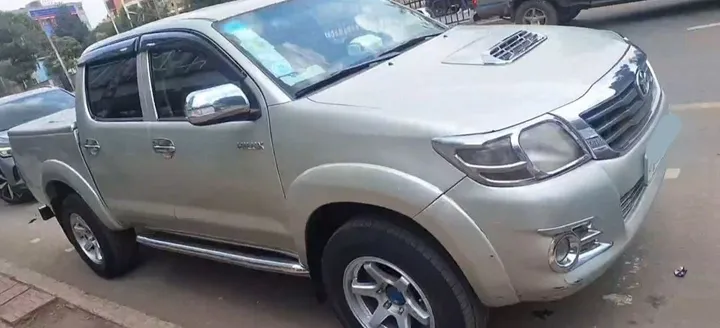 Toyota Hilux Vigo 2013 Automatic – photo 5