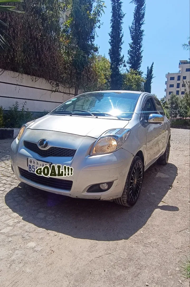 Toyota Yaris Compact 2010 – photo 6