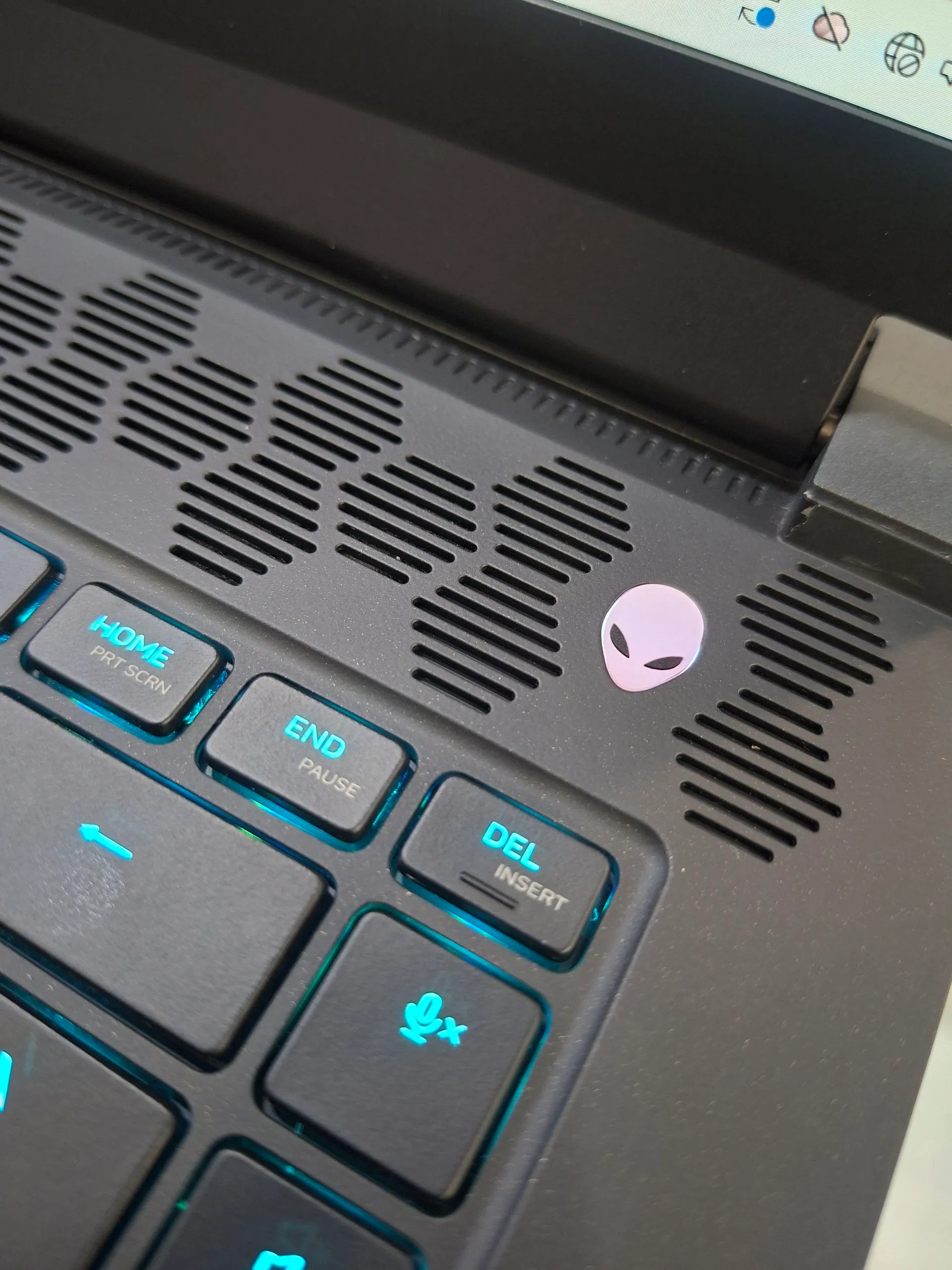 Alienware M15 R7 RTX 3070Ti Laptop – photo 4