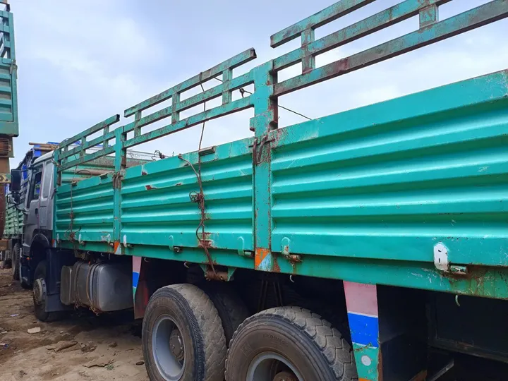 Sinotruk Howo Cargo Truck – photo 9