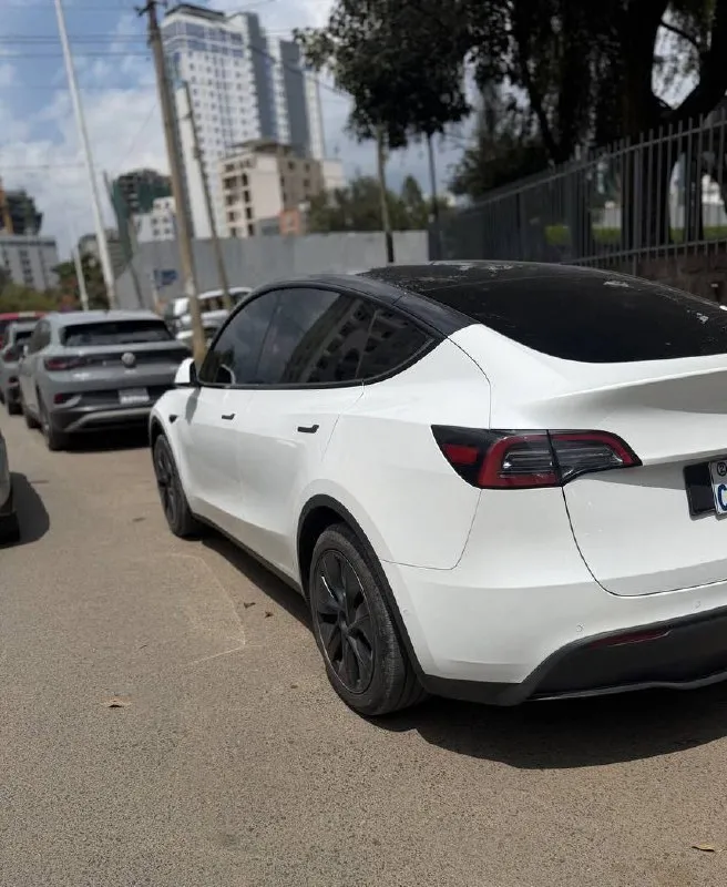 Tesla Model Y 2023 – photo 8