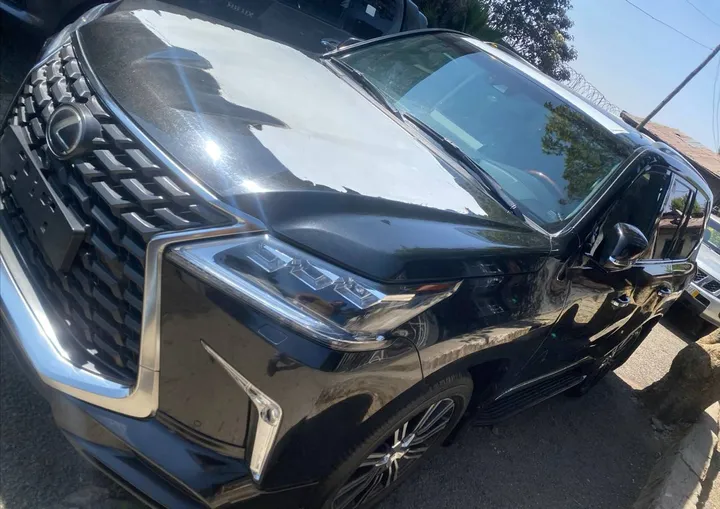 Lexus LX-570 2023 SUV – photo 4