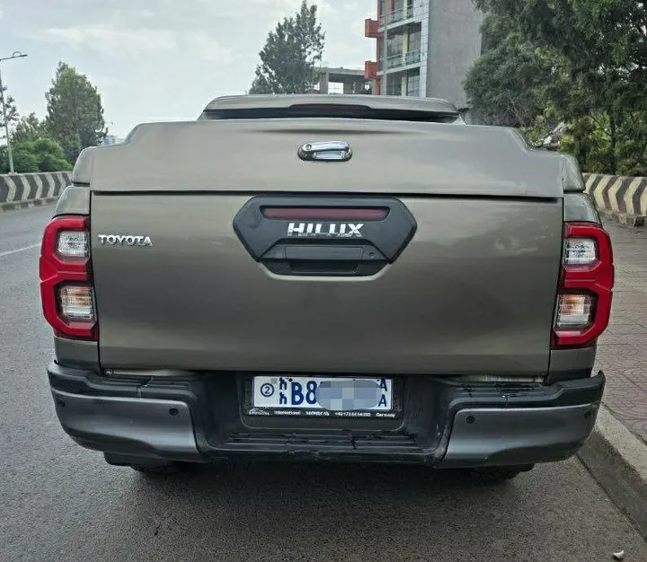 Toyota Hilux Invincible 2.4L Diesel – photo 6