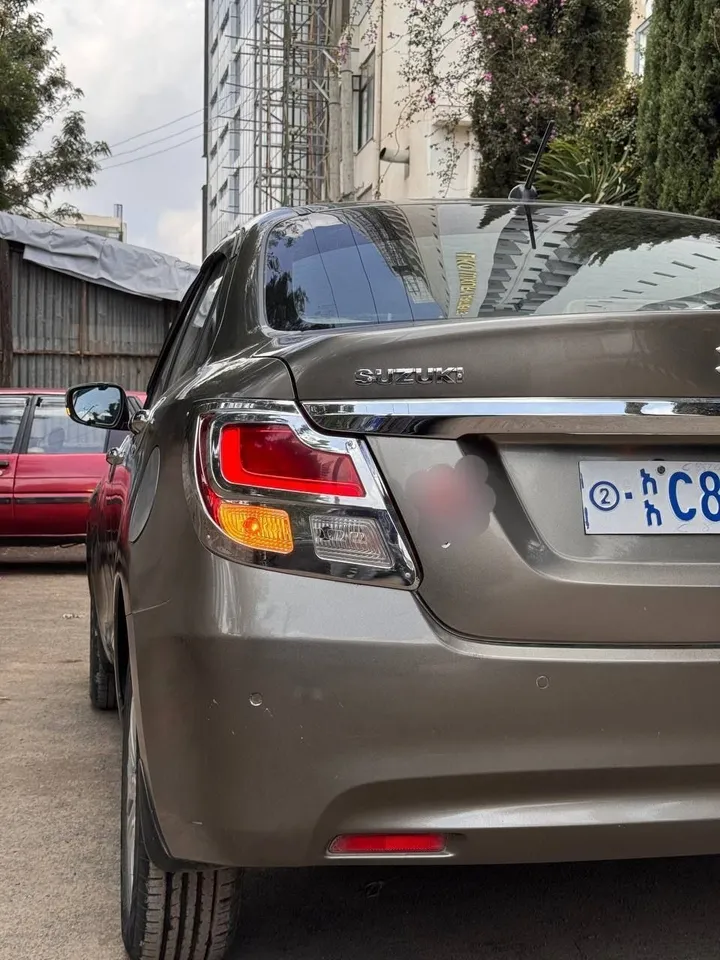 Suzuki Dzire 2022 Automatic – photo 5