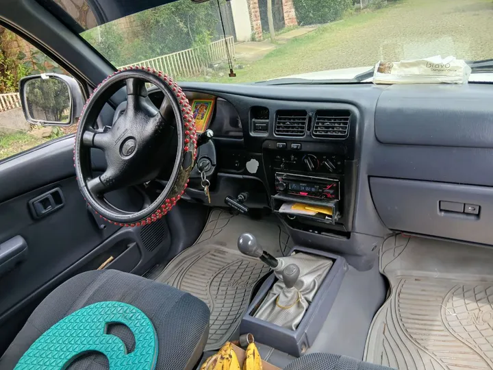 Toyota Hilux D4D 2003 Manual – photo 4