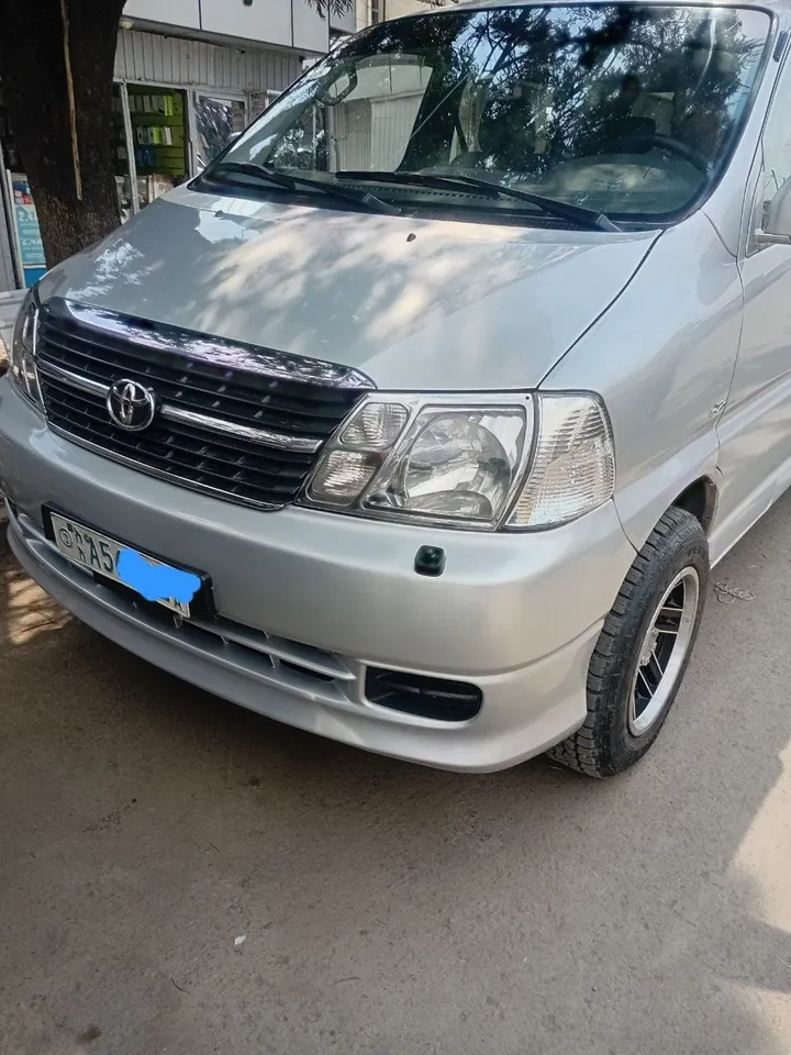 Silver Toyota Van 2011 – photo 8