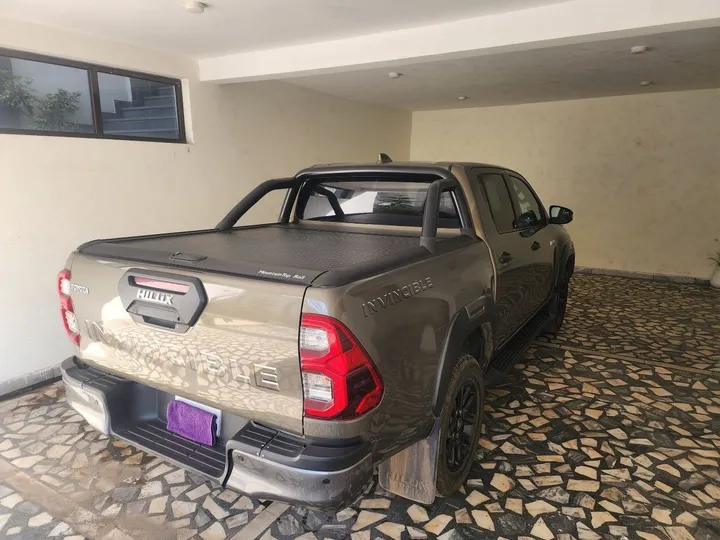 Toyota Hilux Invincible 2023 – photo 6
