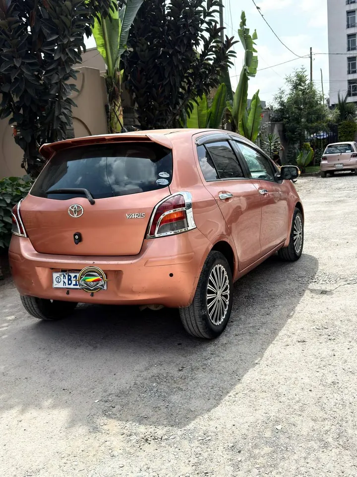 Toyota Yaris Compact 2009 – photo 4