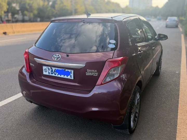 Toyota Yaris 2012 Automatic – photo 3