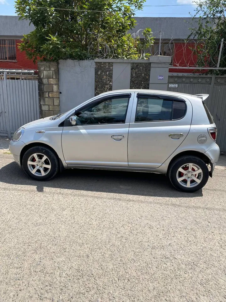 Toyota Vitz Yaris 2003 Manual – photo 4
