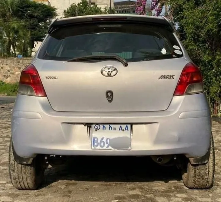Toyota Yaris Compact 2010 Automatic – photo 5
