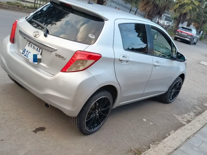 Toyota Yaris Jewela 2012 – photo 3