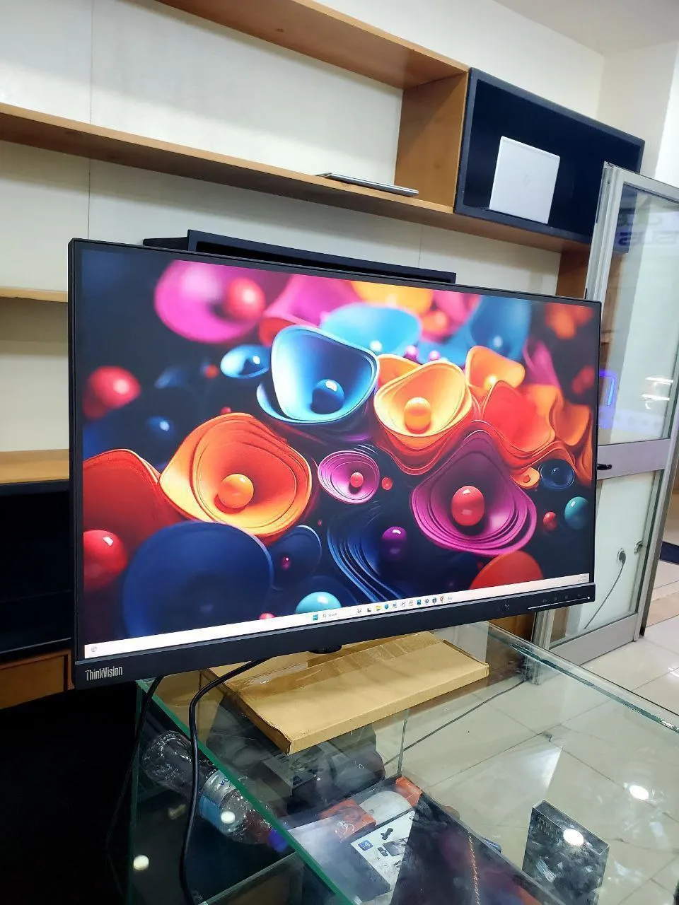 Lenovo ThinkVision 27 inch 2K Frameless Monitor – photo 4
