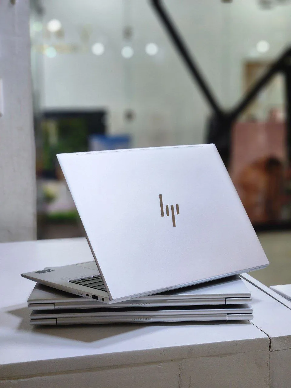 HP EliteBook G11 Touchscreen Laptop – photo 4