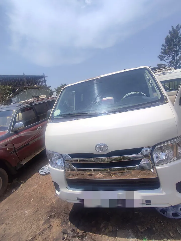 Toyota Abadula 2011 Manual Van – photo 3