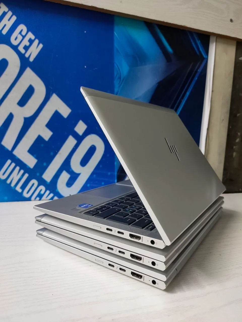 HP Elitebook 830 G8 Laptop – photo 3