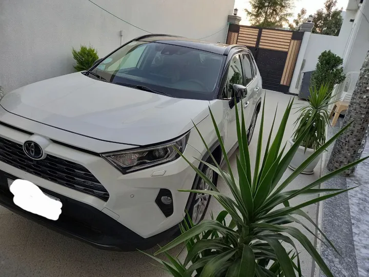 2020 Toyota RAV4 White SUV – photo 3