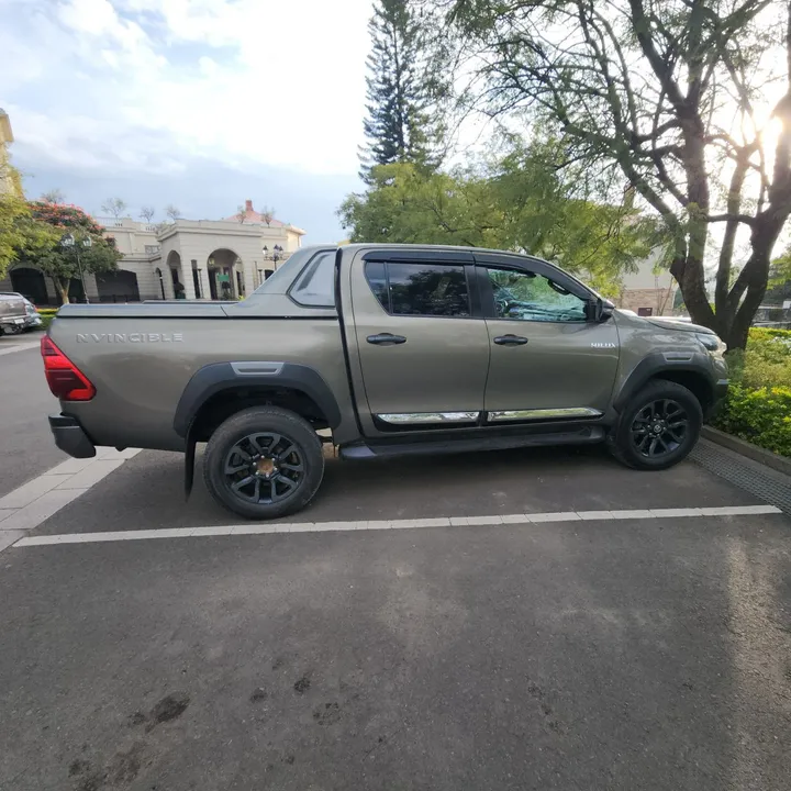 Toyota Hilux Invincible 2021 Pickup – photo 3