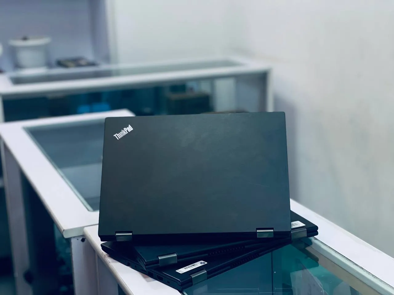 Lenovo ThinkPad X380 Yoga Laptop – photo 3