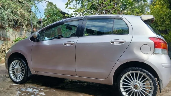 Toyota Yaris Compact 2010 Automatic – photo 6