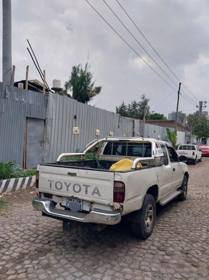 Toyota Hilux 2004 Manual – photo 4