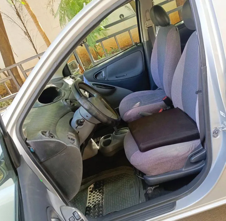 Toyota Vitz 2001 Automatic Hatchback – photo 9