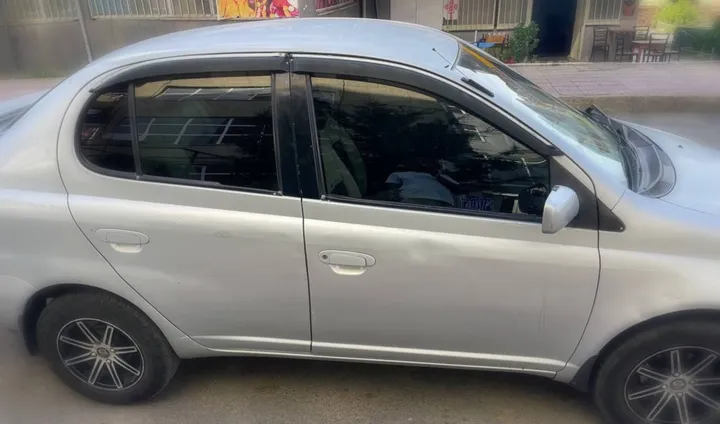 Toyota Platz 2001 Automatic Sedan – photo 4