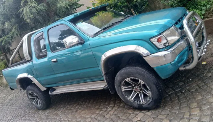 Toyota Hilux 5L Manual 2001 – photo 3