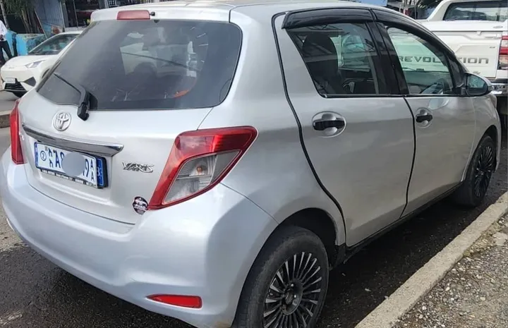 Toyota Yaris Compact 2013 Manual – photo 4