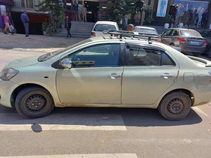 Toyota Yaris Sedan 2006 Manual – photo 3