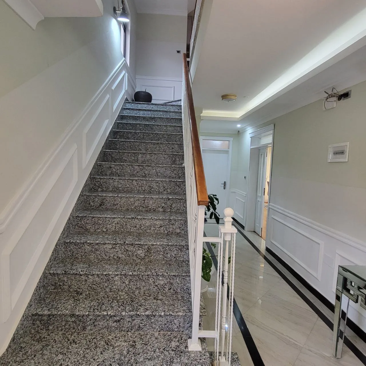 Modern B+G+2 Terrace House Summit – photo 3